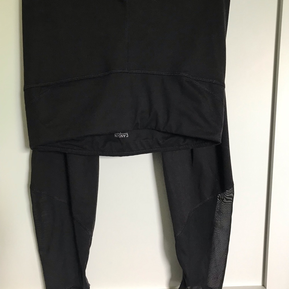 leggings with mesh cutout